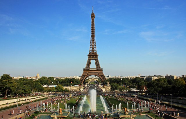 đặt vé máy bay đi Pháp ngắm nhìn tháp Effiel